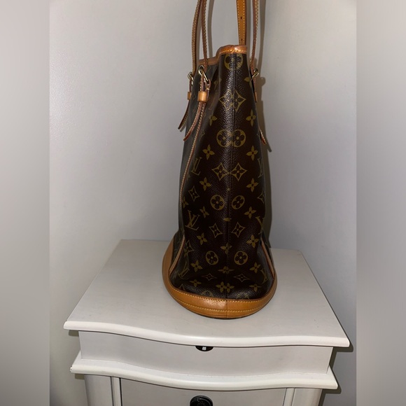 Authentic Louis Vuitton Bucket GM Monogram Tote. This is such a beauty! - Picture 2 of 13